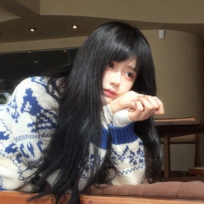 三个带面纱的女子