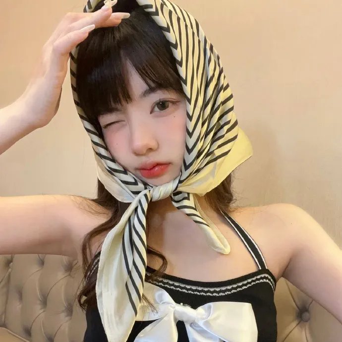 想踢沉迷男的女人